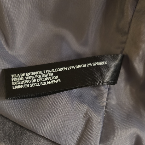 Sophisticated Gray Cropped Blazer with Tailored Silhouette - Picture 7 of 13